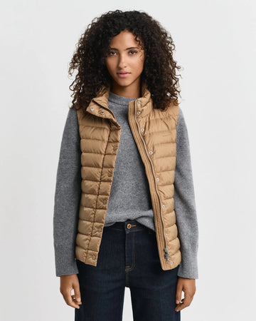 Ελαφρύ Αμάνικο Μπουφάν Με Πούπουλo GANT